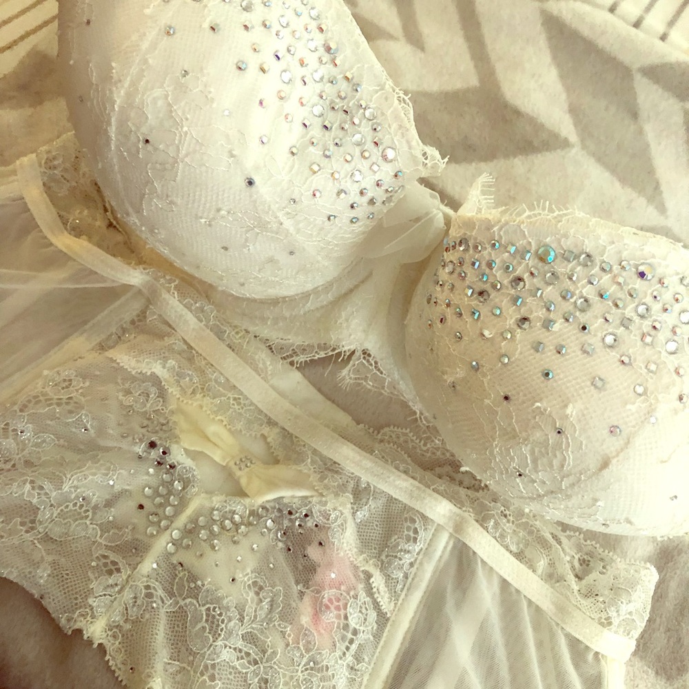 Victoria Secret bra + garter set $25